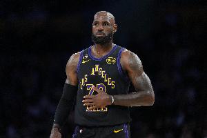 Windhorst:詹姆斯降薪3000万才能签凯斯勒这种中锋 他不会接受的配图