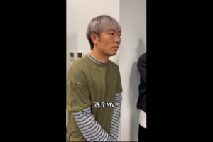 张稀哲晒探班北京男篮视频,调侃马宁:裁判也抢我们球配图