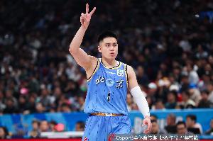 第三节独得13分!陈盈骏三节打完10中7砍下20分 三分5中4配图