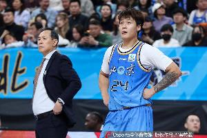 媒体人:许指导终于调整了首发阵容 他终于有点玩明白了!配图