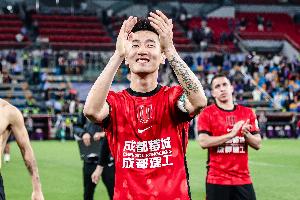 韦世豪：有一阵想立马退役，球迷骂我+自己被针对遭不公平处罚配图