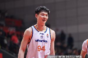 还不够！王哲林全场7投3中&罚球8中6 得到12分6篮板1助攻1盖帽配图
