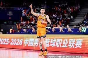 媒体人：张镇麟问题不大&防守端做了很多事 他仍是上海男篮的阵眼配图