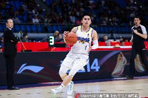 三分28中14!媒体人:北京用让人绝望的方式攻破上海主场配图