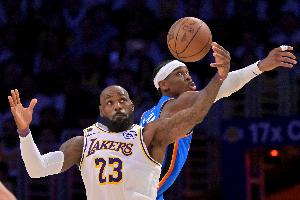 SGA有望加入!NBA历史仅3人连庄MVP+总冠军:指环王 乔丹 詹姆斯配图