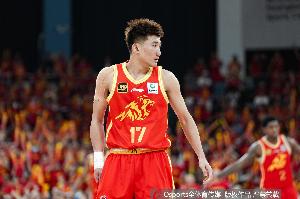 媒体人:孙铭徽的脚肿到只能穿大两码的鞋 广厦有他没他是两支队配图