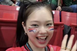 遭墨西哥球迷种族歧视!FIFA邀请韩国女网红观战韩国对墨西哥比赛配图