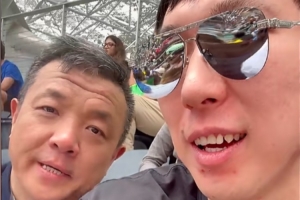 周琦社媒晒现场看世界杯vlog:世界杯好啊 得看!配图