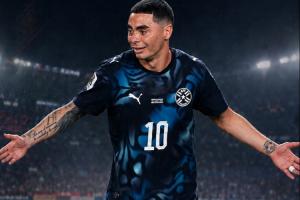 捂嘴红牌!伊布抗议FIFA新规:这不是足球是马戏团 说话都不行?配图