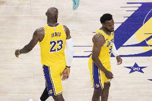 KG:詹姆斯回骑士能给布朗尼创造更好机会 让他真正在NBA立足配图