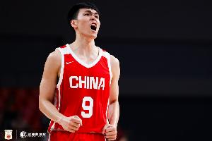 替补打得不错!庞峥麟半场3中1拿下5分3板 打成精彩追尾2+1配图