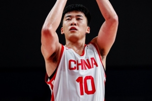 真的是高级货!苏群:王俊杰一回来 中国男篮立刻不一样了配图