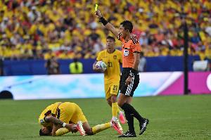 津媒:马宁执法表现得到FIFA肯定,大部分业内人也认为他控场沉稳配图