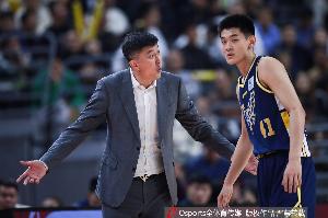 解说:杜锋可能说话登味太重&孩子更喜欢春风化雨 他也有路径依赖配图