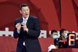 媒体人:找外教回来还不如让李楠带了 后者在人员调配方面很熟悉配图