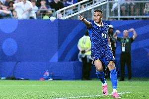 姆巴佩担任法国队长世界杯前两场皆取胜,98年德尚之后非门将首人配图