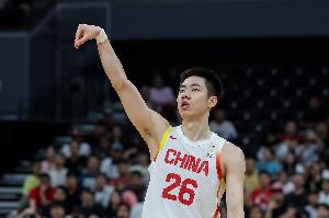 外线超级稳！朱俊龙上半场三分3中3得到9分 没有两分和罚球配图