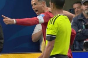 C罗双响！葡萄牙3-0领先！配图