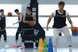 李楠上任北京首钢第一课 夏训开启！潜心蓄力 砺练不休配图
