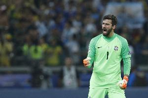 ESPN:巴西队告知FIFA,对阵苏格兰将拒绝使用红色门将球衣配图