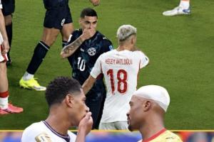 记者:巴拉圭足协已正式向FIFA投诉,质疑贝林捂嘴未染红双标配图