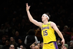 落选秀逆袭！薪资专家：里夫斯下赛季薪资将排NBA后卫第16位！配图