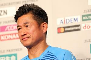 雅虎体育:日本J3福岛联队续租59岁前锋三浦知良,将踢到60岁配图