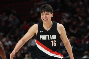 NBA官方：祝贺开拓者队的杨瀚森21岁生日快乐配图