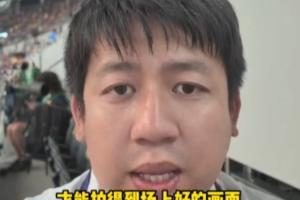 直播吧在现场:诺维茨基现身日瑞之战,穿瑞典球衣化身瑞典球迷配图
