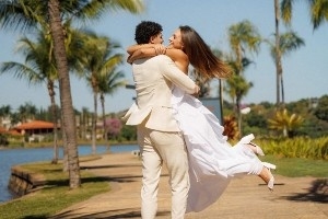 俊男靓女!勇士桑托斯正式完婚 妻子同为巴西人是沙滩排球运动员配图