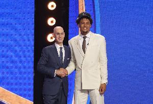 勇士将派出两支球队参加加州经典夏联 与马刺/湖人/热火等队比赛配图