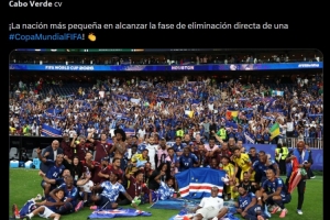 FIFA官方晒佛得角全队合照:晋级世界杯淘汰赛最小的国家配图