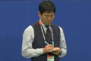 笔记都在记些什么?森保一:记录好和不好的地方,和助教球员沟通配图