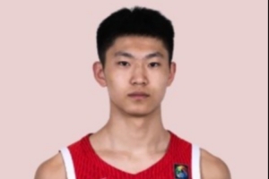 中规中矩!张淳智全场8投4中&罚球3中3 得到13分5板2助配图