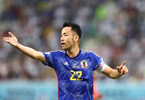 吉田麻也:能跟巴西对抗90分钟无疑是进步 我们替补深度处于劣势配图