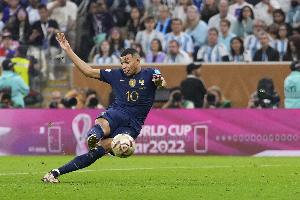 迪萨西回忆2022世界杯：姆巴佩最强，凯恩最难对付，登贝莱最搞笑配图