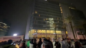盘外招有用？昨日墨西哥球迷在酒店外彻夜鸣笛，厄瓜多尔赛前抗议配图