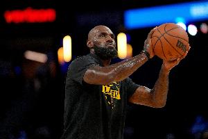 Skip:看来LBJ最多能拿到的就是勇士的1500万 浓眉来不来他都会签配图