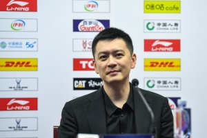 杨鸣:世界杯中场时各种前锋这渴了那饿了全来了 谁能记住后卫呢配图