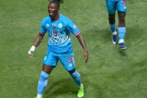 英格兰0-1落后民主刚果!斯彭斯冒顶,西彭加后点抽射近角破门配图