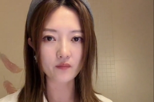 离谱!球馆工作人员在女生投篮时设置障碍 导致后者脚踝韧带撕裂配图