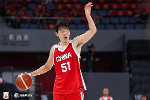 犯规有点快!杨瀚森半场6分钟2中2拿到5分2板1助 正负值-11配图
