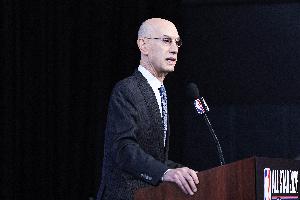 加快比赛节奏~NBA官方：今年夏联将采用G联盟的“一次罚球规则”配图