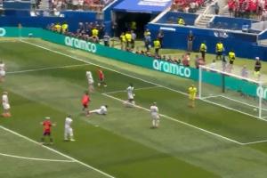 西班牙1-0领先奥地利！奥亚萨瓦尔破门，库库雷利亚助攻配图