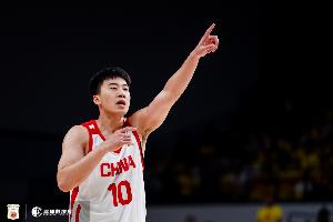 媒体人:中国男篮的优势点在锋线 现在的王俊杰可比渡边快多了配图