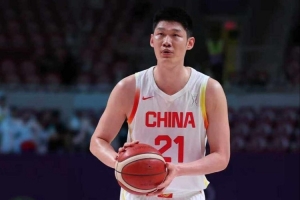杨毅：落后15分进末节一定要破釜沉舟 出机会果断投 需要连续3分配图