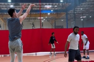 出征NBA夏季联赛！郭昊文：最后一天在洛杉矶，下一站萨克拉门托配图