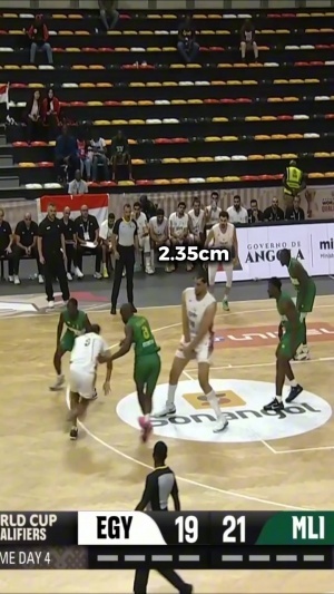 现役最高!埃及2米36巨人中锋现身世预赛 NBA历史最高球员2米31配图