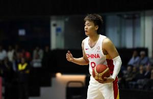 媒体人:中国男篮需1位既能组织又能强解的后卫 就像亚洲杯的赵睿配图