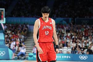 渡边雄太11投5中&三分4中1&罚球5中5 得到16分4板1助配图